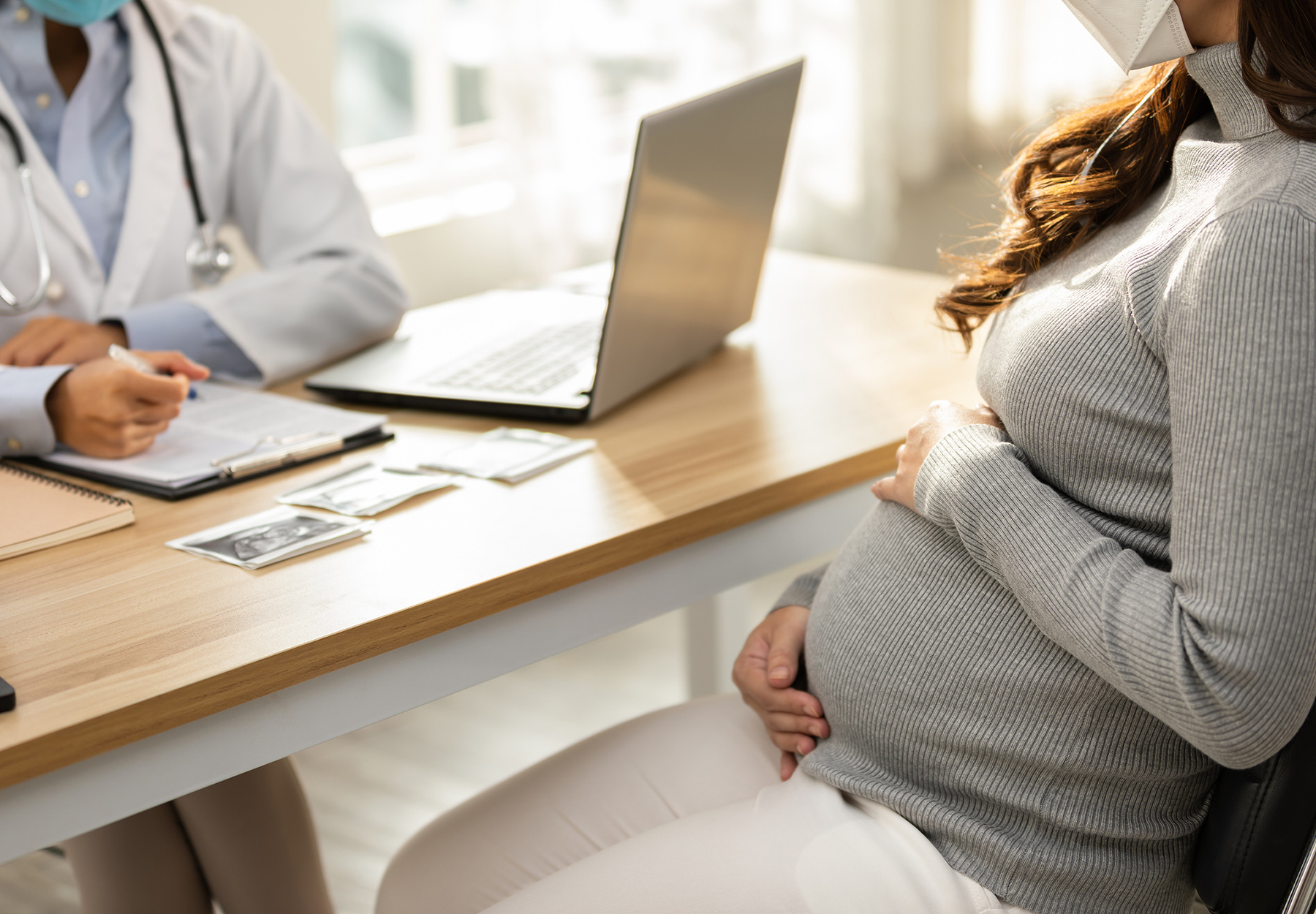 Pregnant woman meeting with her female doctor.