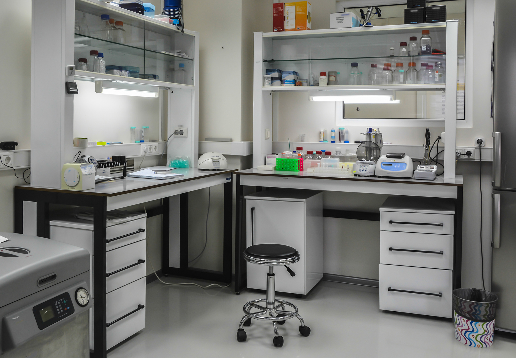 The interior of a modern biological laboratory.